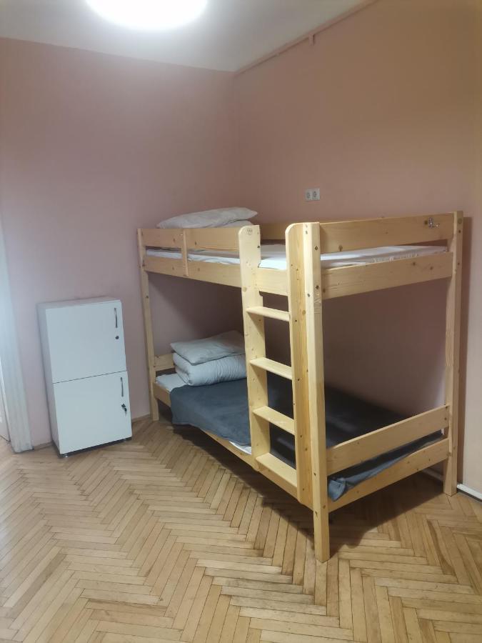 Free People Hostel Lviv Ngoại thất bức ảnh