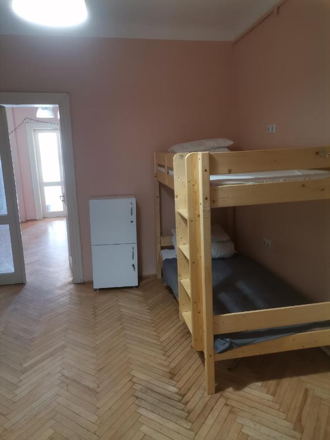 Free People Hostel Lviv Ngoại thất bức ảnh