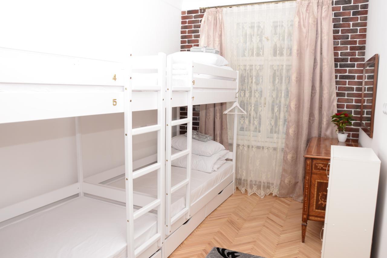 Free People Hostel Lviv Ngoại thất bức ảnh